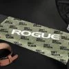 Rogue Fitness Rogue Don't Weaken Gym Towel 1 Rogue Fitness Rogue Don't Weaken Gym Towel -Rogue Fitness Shop AT0109 H ex6v4u