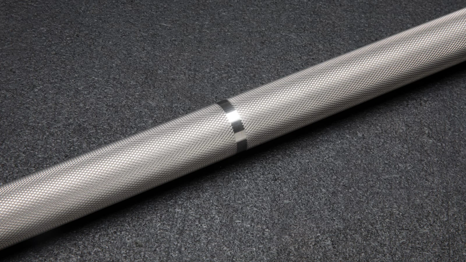 Rogue Fitness Rogue 28mm War Bar - Stainless Steel 5 Rogue Fitness Rogue 28mm War Bar - Stainless Steel - Image 3